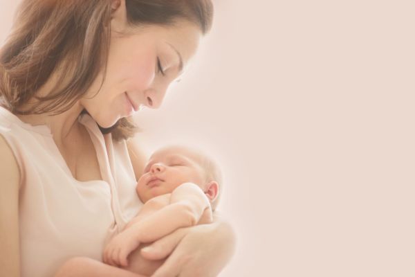 Comment prévenir la tête plate des bébés ?